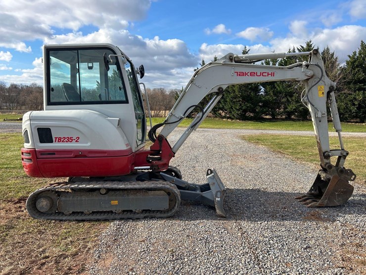 2020-takeuchi-tb235-2-image-4