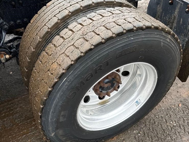 2015-kenworth-t880-image-17