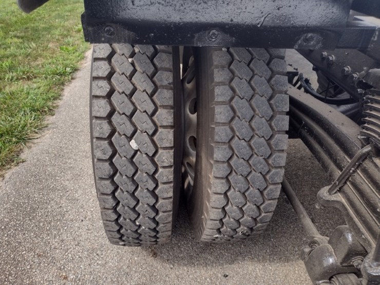 freightliner-m2-106-image-26