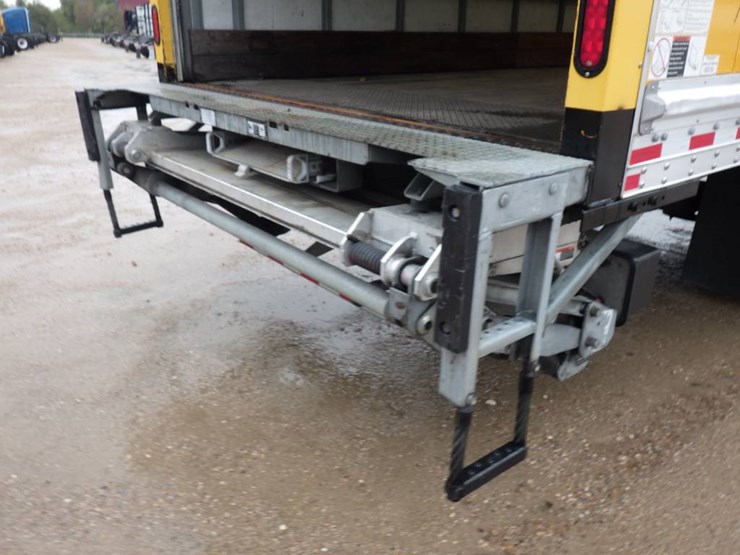 freightliner-m2-106-image-6