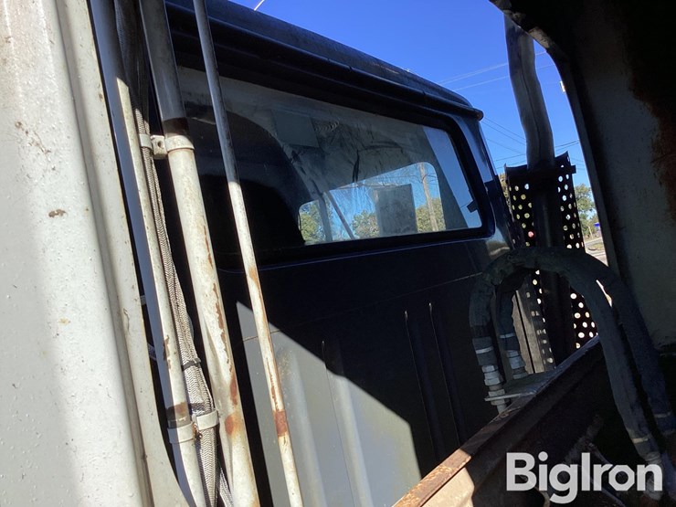 international-4900-image-17