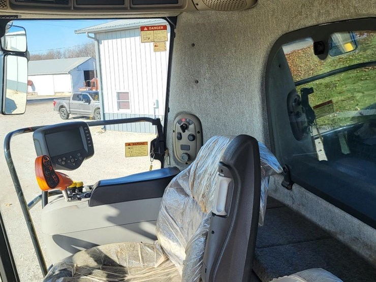 new-holland-cr9040-image-96