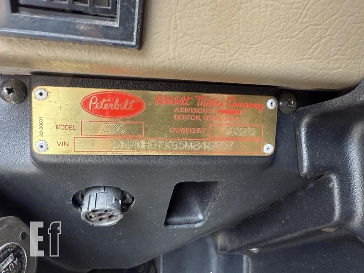 peterbilt-330-image-19