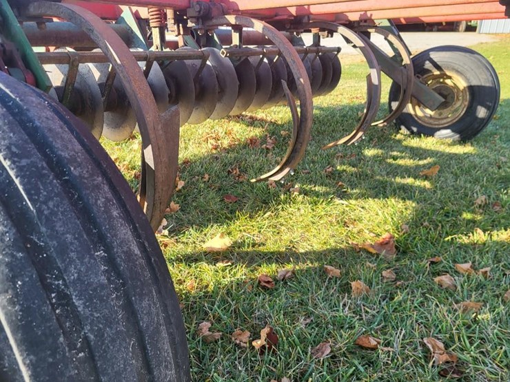 brillion-9-shank-soil-saver-image-23