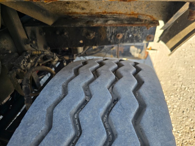 2013-peterbilt-320-image-69