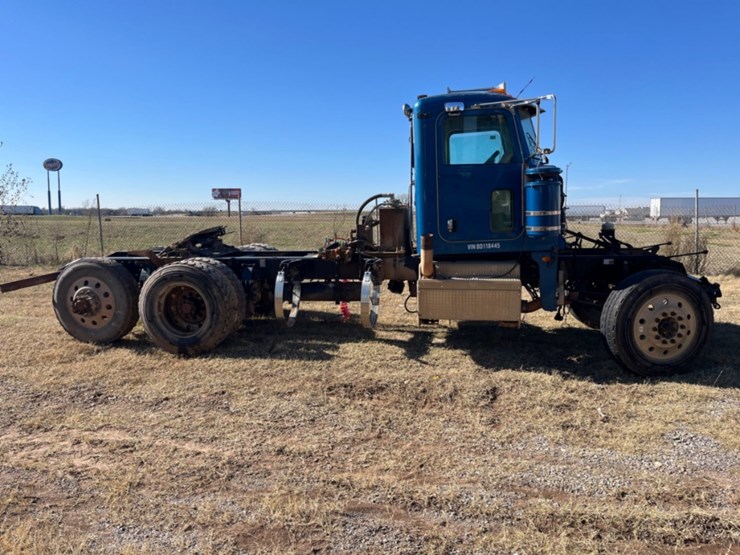 2011-peterbilt-367-image-4