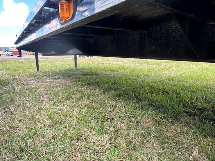 2023-big-tex-25'-gooseneck-image-9