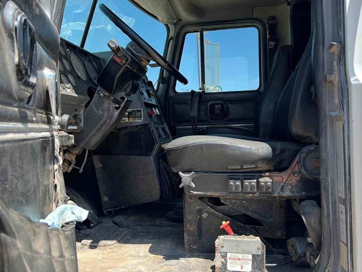 2000-mack-ch-daycab-image-3