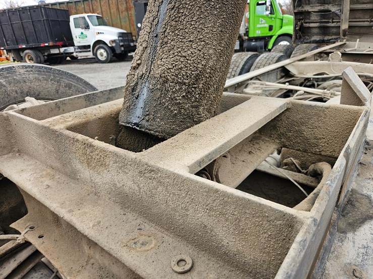 freightliner-columbia-120-image-53