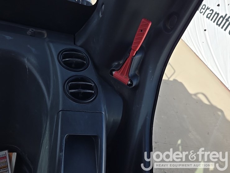 2021-case-cx210-lc-image-184