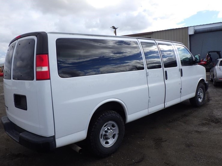2014-chevrolet-express-3500-image-3