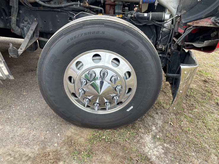 #1043-•-2009-freightliner-semi-(wi-title-in-delay)-image-80