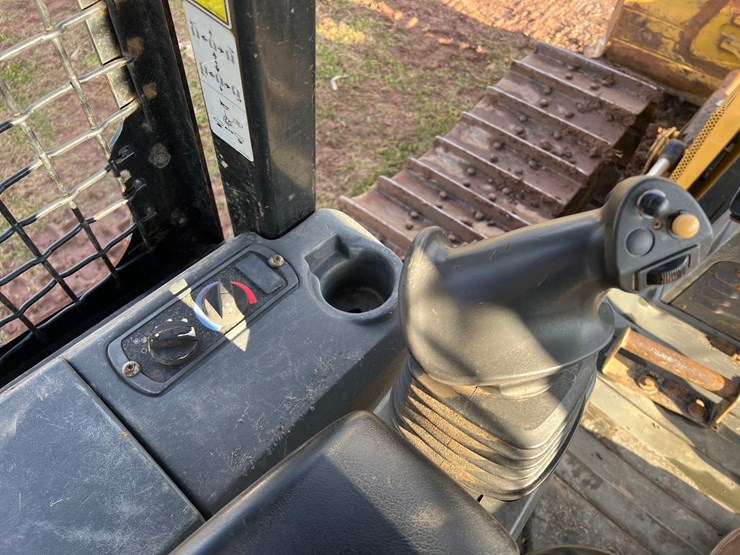 2015-caterpillar-d5k2-lgp-image-18