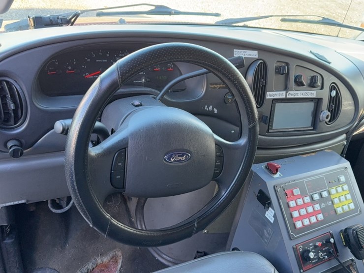 2006-ford-e450-image-21