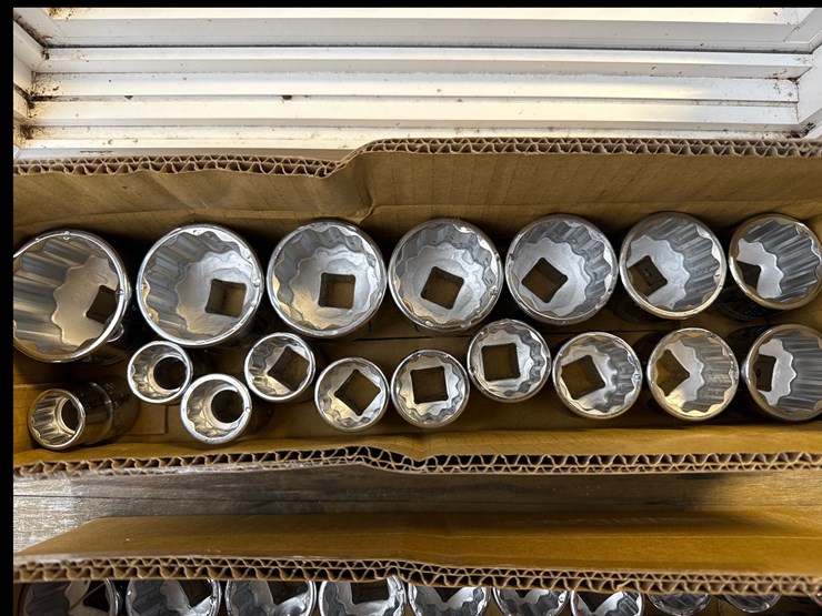 #3073-•-craftsman-17-piece-socket-set-image-1