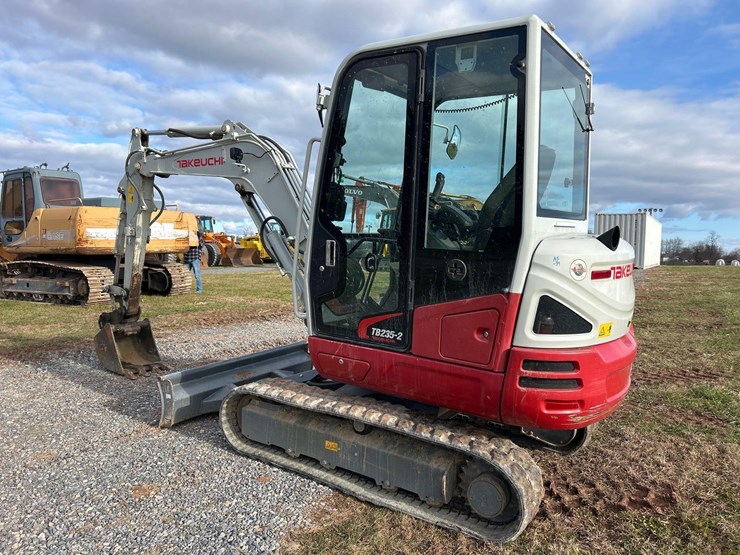 2020-takeuchi-tb235-2-image-7