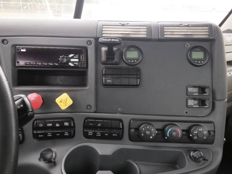 freightliner-cascadia-125-image-16