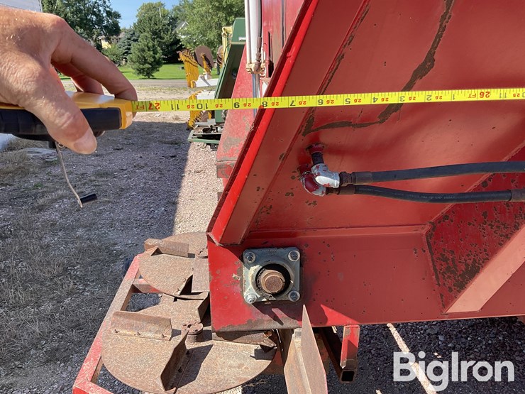 chandler-dry-litter-spreader-image-18