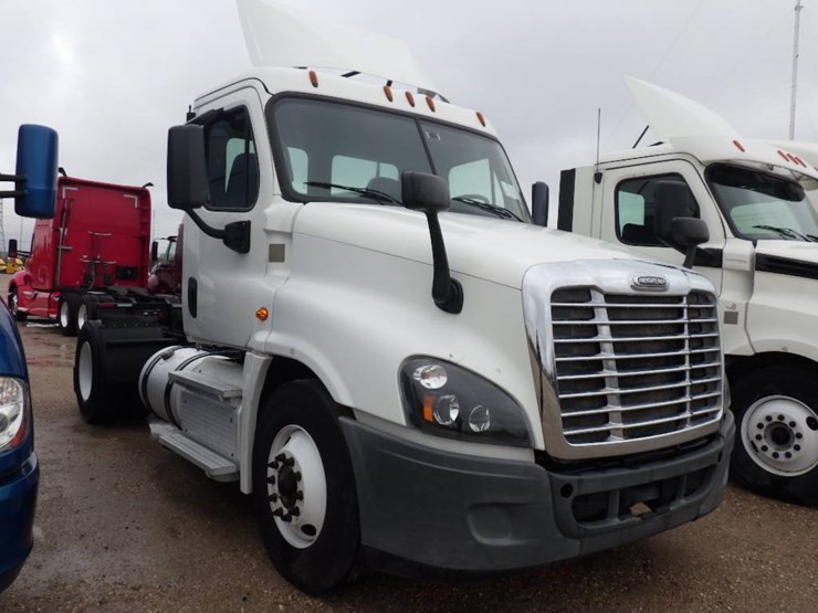 2018-freightliner-cascadia-125-image-3