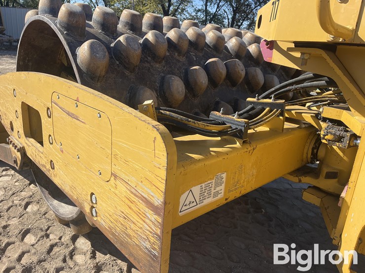 2005-caterpillar-cp-563e-image-14