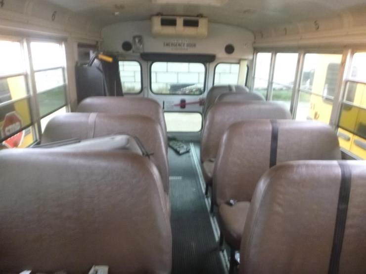 2004-ford-e450-image-11