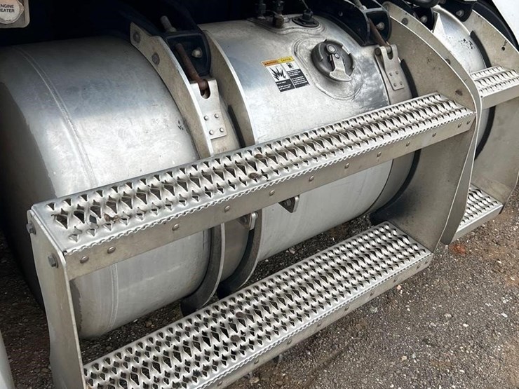 peterbilt-579-image-9