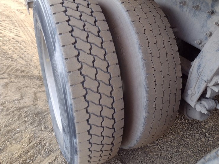 peterbilt-567-image-24