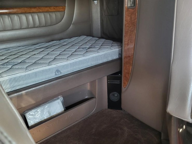 peterbilt-389-image-78