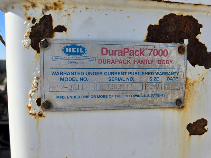 2003-peterbilt-320-image-86