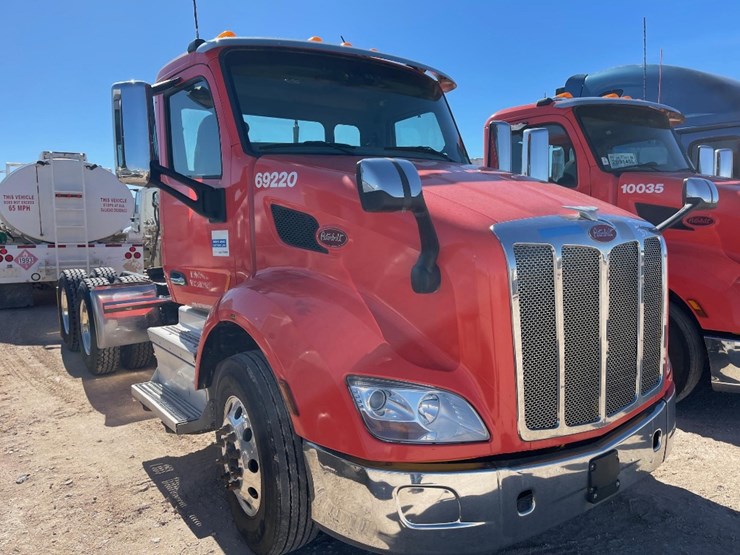 2019-peterbilt-579-image-4