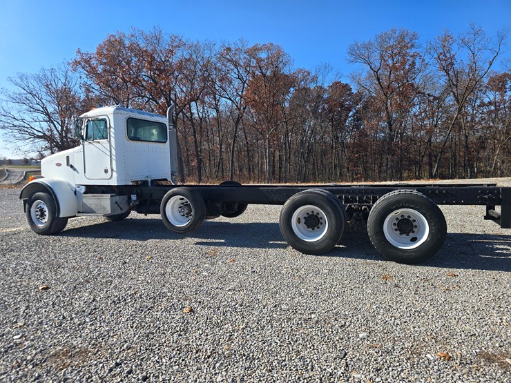 peterbilt-357-image-16