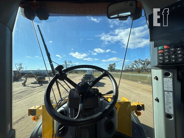 2022-deere-624-p-tier-image-21