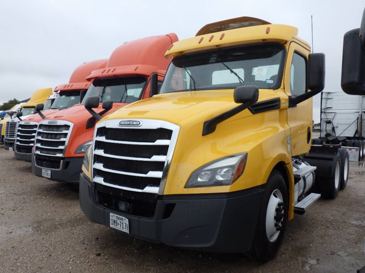 2019-freightliner-cascadia-126-image-1
