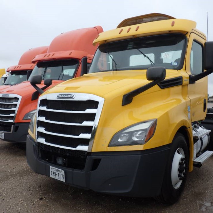 2019 FREIGHTLINER CASCADIA 126