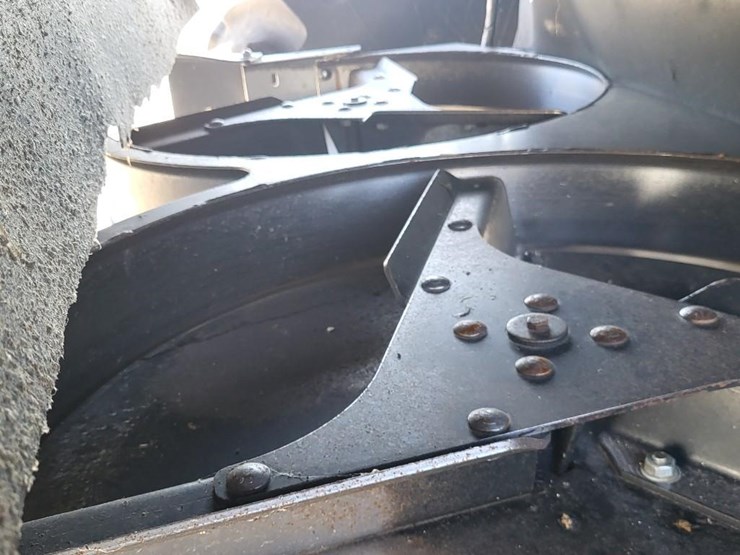 new-holland-cr9040-image-44