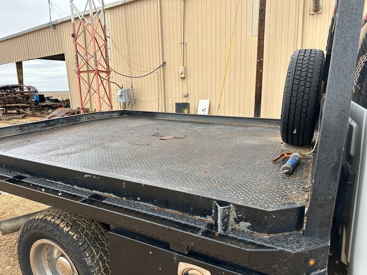 2017-chevrolet-3500hd-image-43