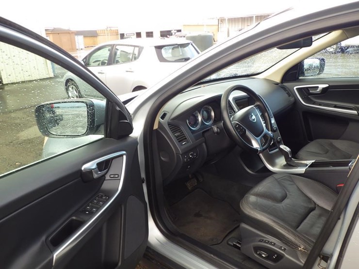 2013-volvo-xc60-image-5