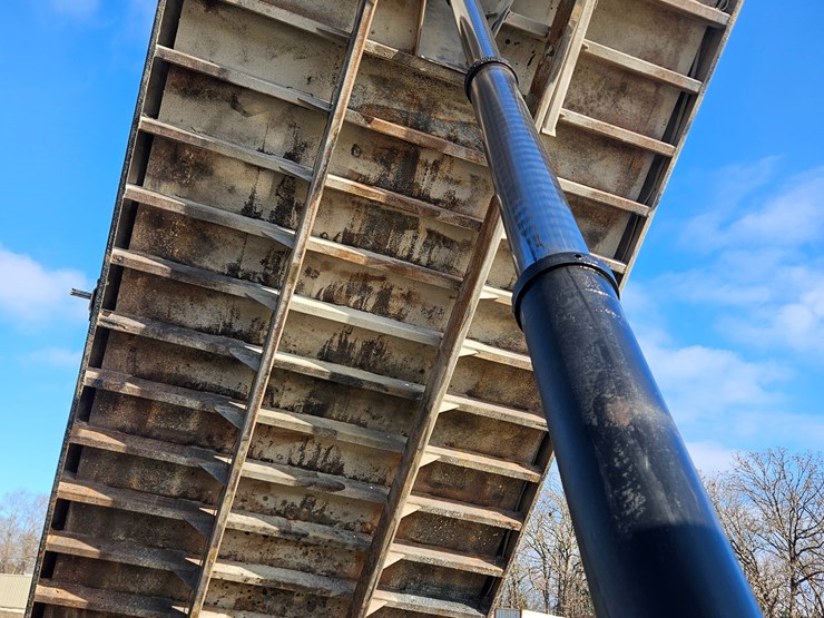 peterbilt-379-image-35