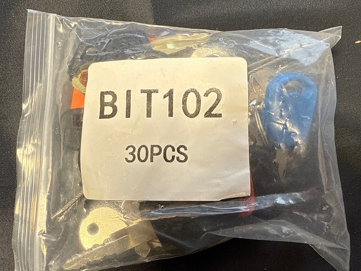 #3055-•-30-piece-equipment-key-set-image-1