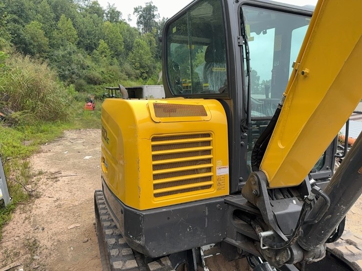 new-holland-e60c-image-15