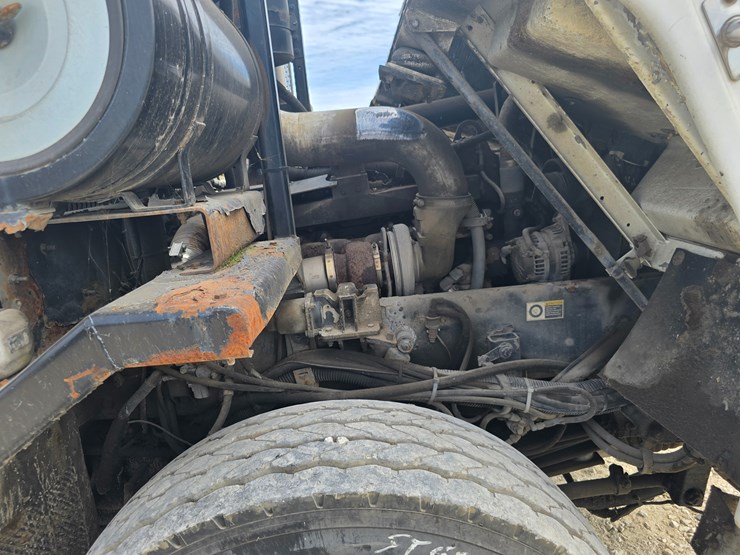 2003-peterbilt-320-image-70