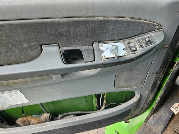 freightliner-columbia-112-image-88