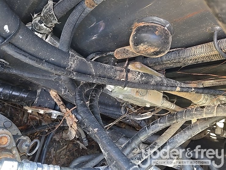 2021-case-cx210-lc-image-87