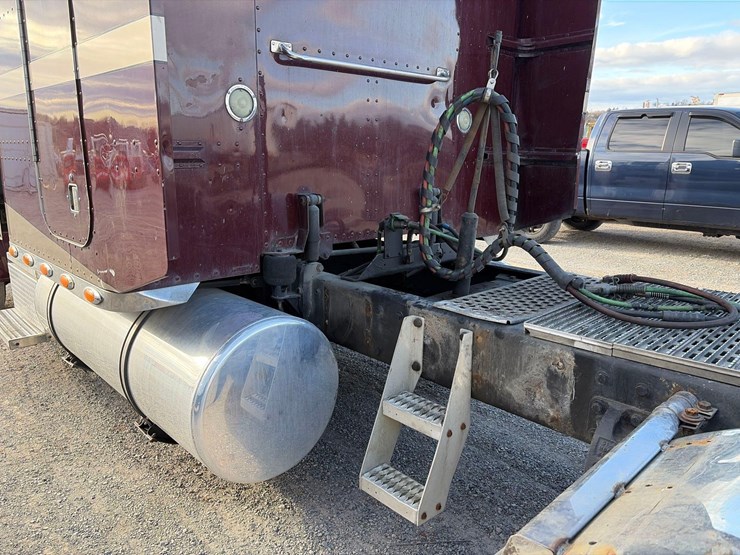 1999-peterbilt-379-image-9