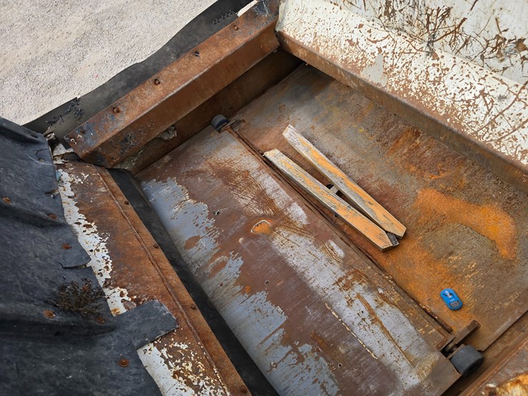 2003-peterbilt-320-image-93