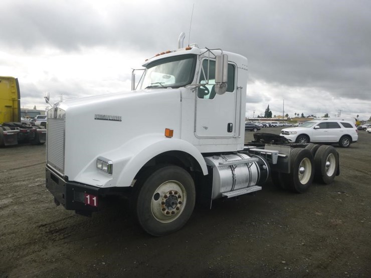2012-kenworth-t800-image-1