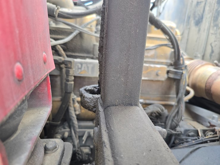 2005-peterbilt-320-image-59