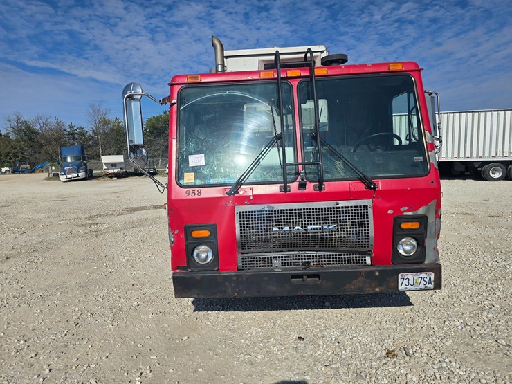 2007-mack-le613-image-46