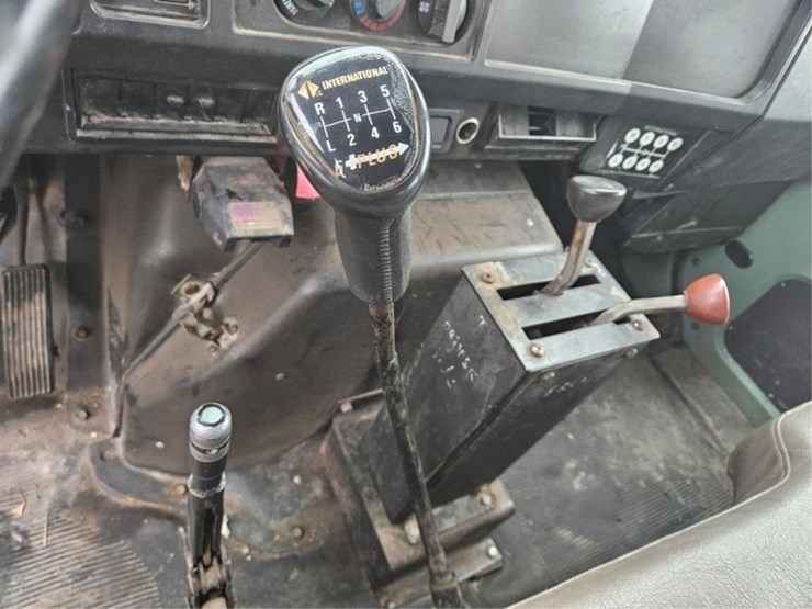 international-4900-image-34