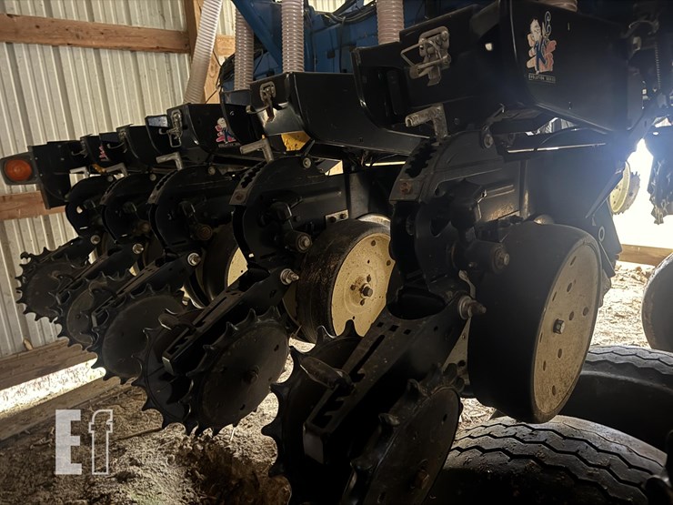 2009-kinze-3700sds-image-21